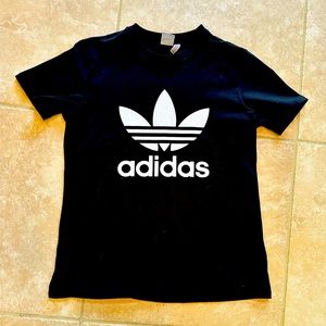 Adidas women’s short sleeve tee in size large